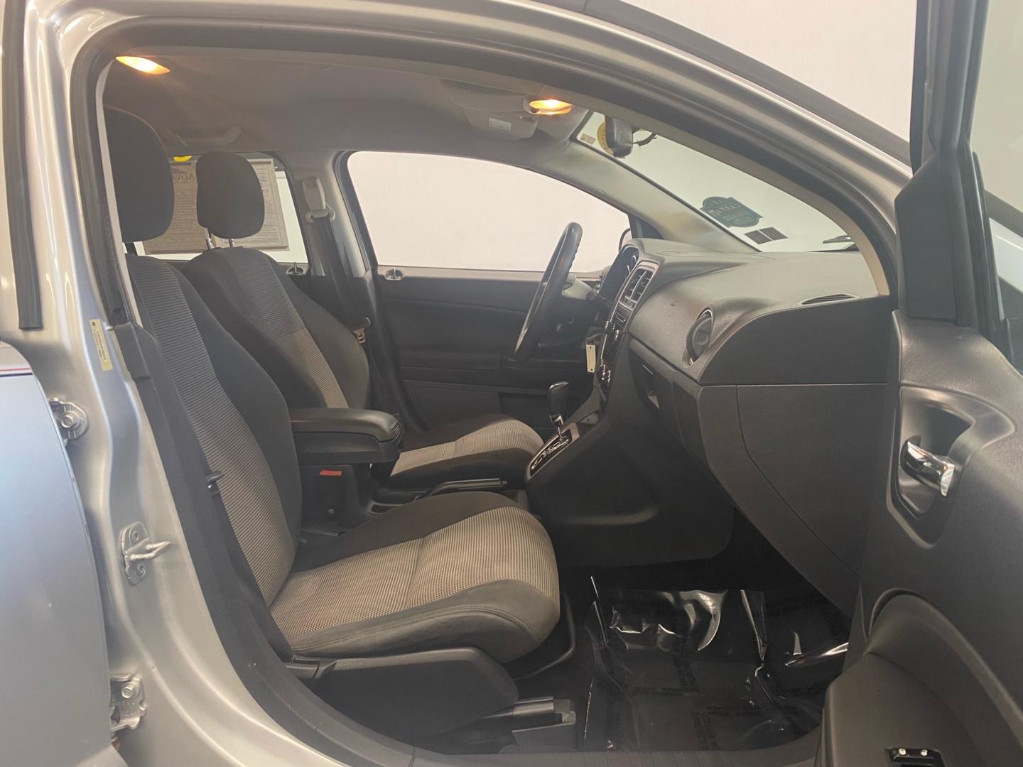 2012 SILVER /Gray Dodge Caliber (1C3CDWDA4CD) , located at 533 S West End Blvd., Quakertown, PA, 18951, (877) 257-4995, 40.343994, -75.303604 - INCLUDED IN THE SALE PRICE OF EVERY VEHICLE: 48 Hour Money Back Guarantee 6 Month - 6,000 Mile Warranty Brand New PA State Inspection & Emission $10 Oil Changes for the Life of the Loan Complete CARFAX - Photo#5